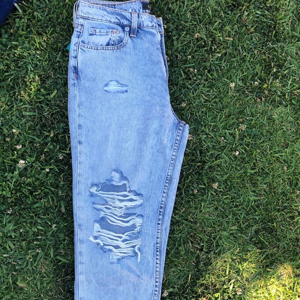 |SOLD| AEROPOSTAL Ripped Mom Jeans (Genuine Denim) - Picture 3 of 5